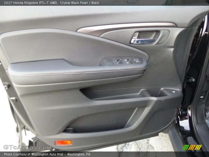Door Panel of 2017 Ridgeline RTL-T AWD