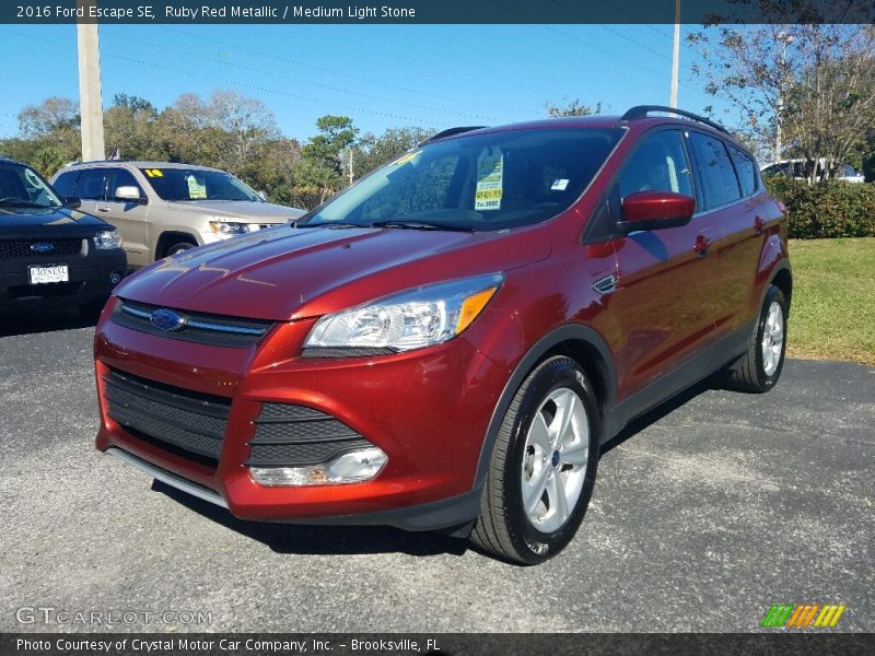 Ruby Red Metallic / Medium Light Stone 2016 Ford Escape SE