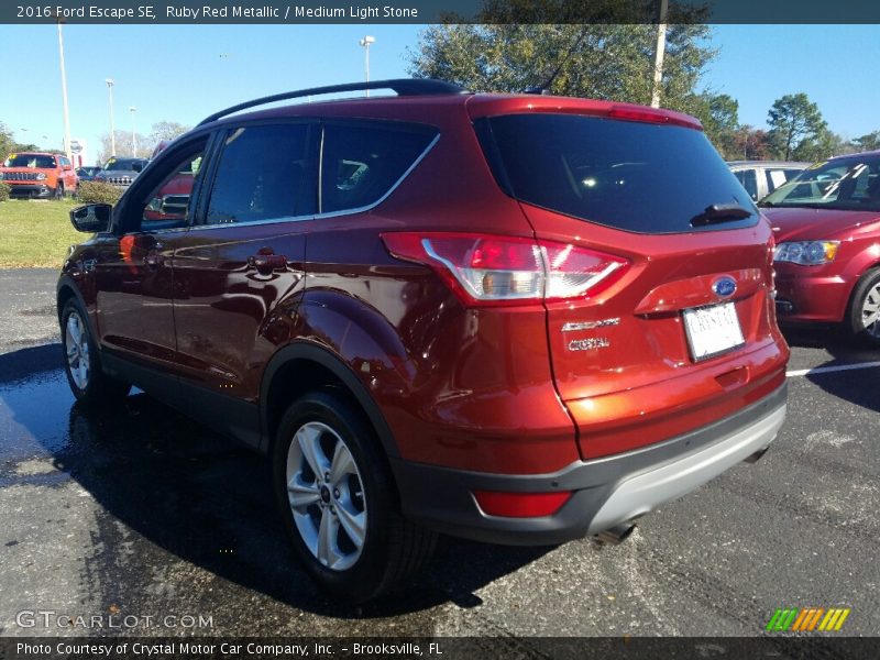 Ruby Red Metallic / Medium Light Stone 2016 Ford Escape SE