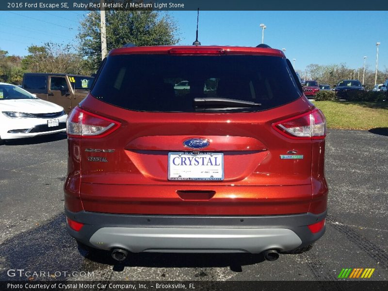 Ruby Red Metallic / Medium Light Stone 2016 Ford Escape SE