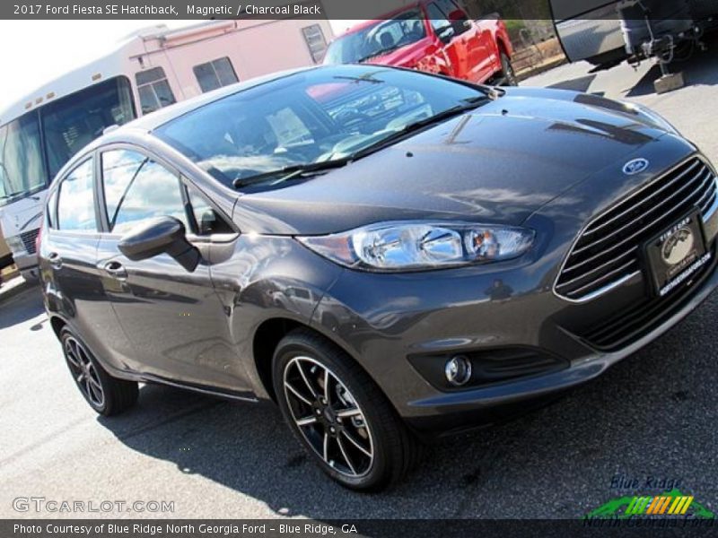 Magnetic / Charcoal Black 2017 Ford Fiesta SE Hatchback