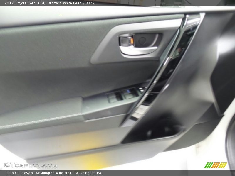 Blizzard White Pearl / Black 2017 Toyota Corolla iM