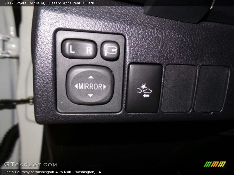 Blizzard White Pearl / Black 2017 Toyota Corolla iM