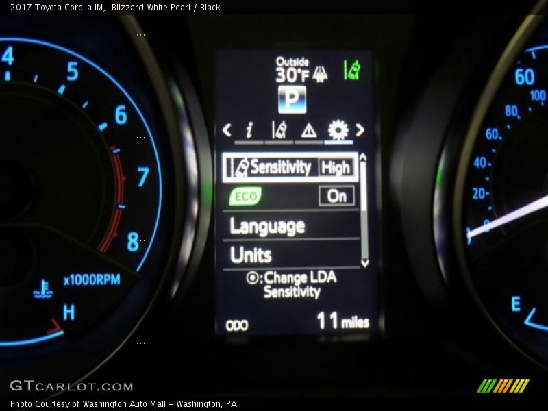 Blizzard White Pearl / Black 2017 Toyota Corolla iM
