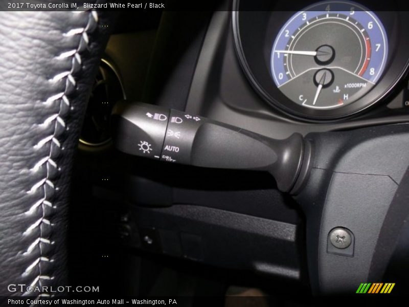 Blizzard White Pearl / Black 2017 Toyota Corolla iM