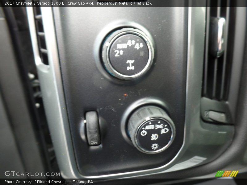 Controls of 2017 Silverado 1500 LT Crew Cab 4x4