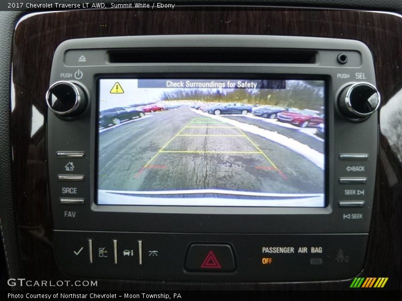 Summit White / Ebony 2017 Chevrolet Traverse LT AWD