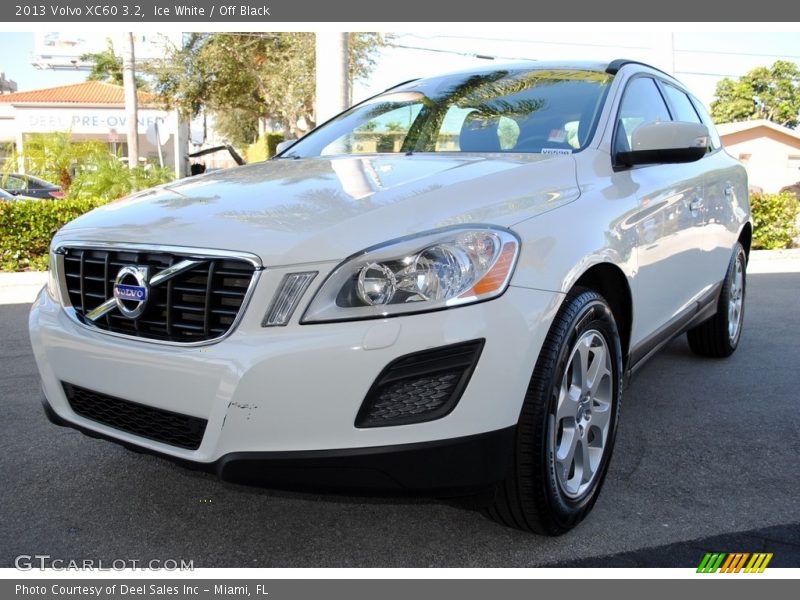 Ice White / Off Black 2013 Volvo XC60 3.2