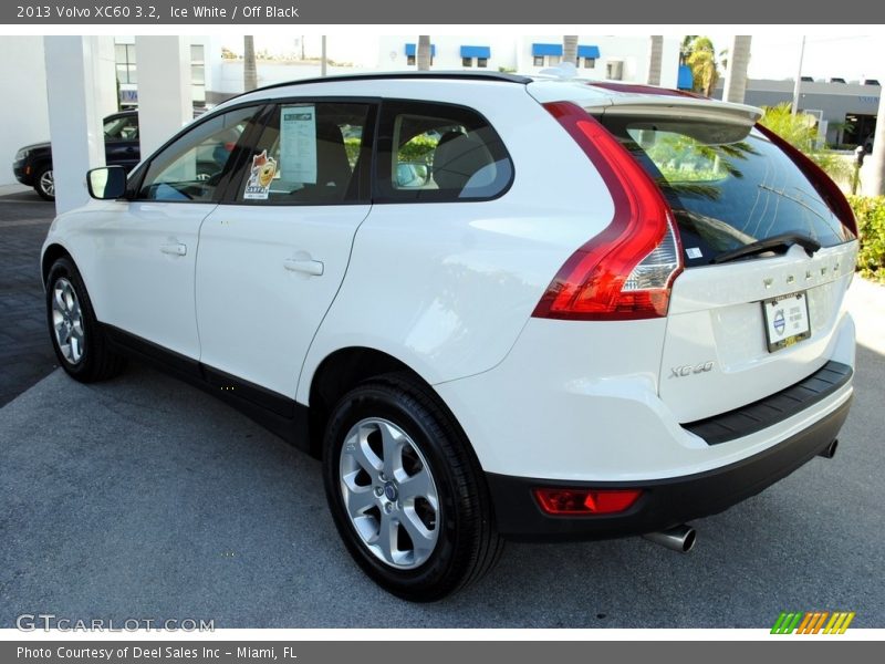 Ice White / Off Black 2013 Volvo XC60 3.2