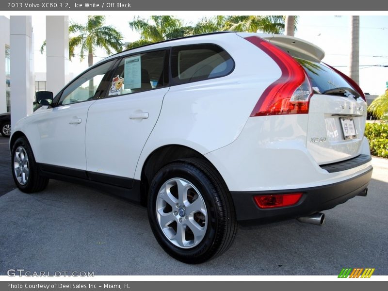 Ice White / Off Black 2013 Volvo XC60 3.2