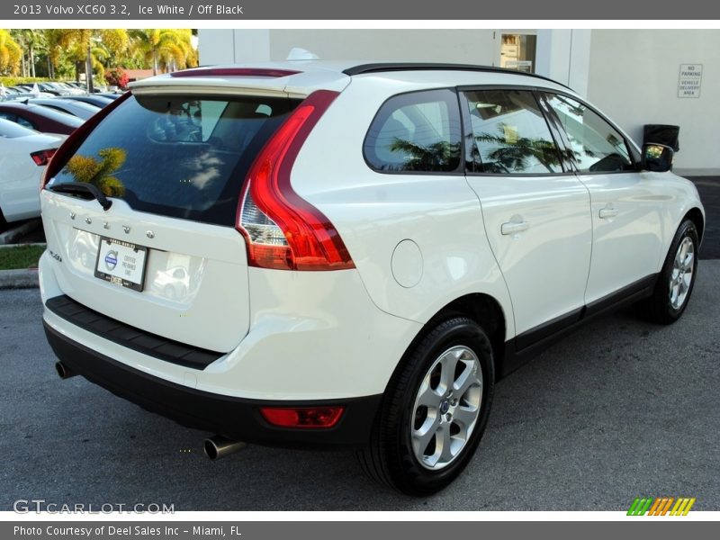 Ice White / Off Black 2013 Volvo XC60 3.2