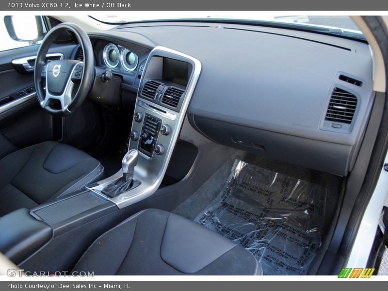 Ice White / Off Black 2013 Volvo XC60 3.2