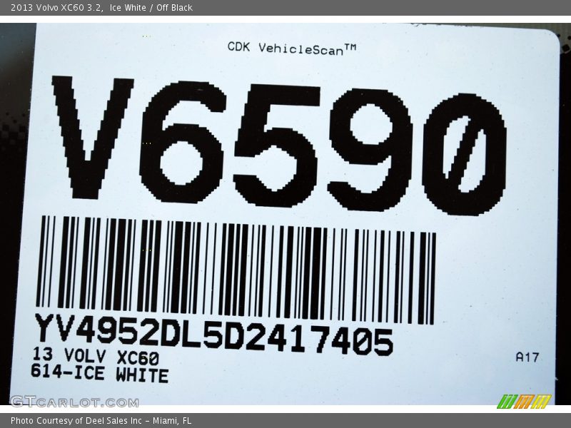Ice White / Off Black 2013 Volvo XC60 3.2