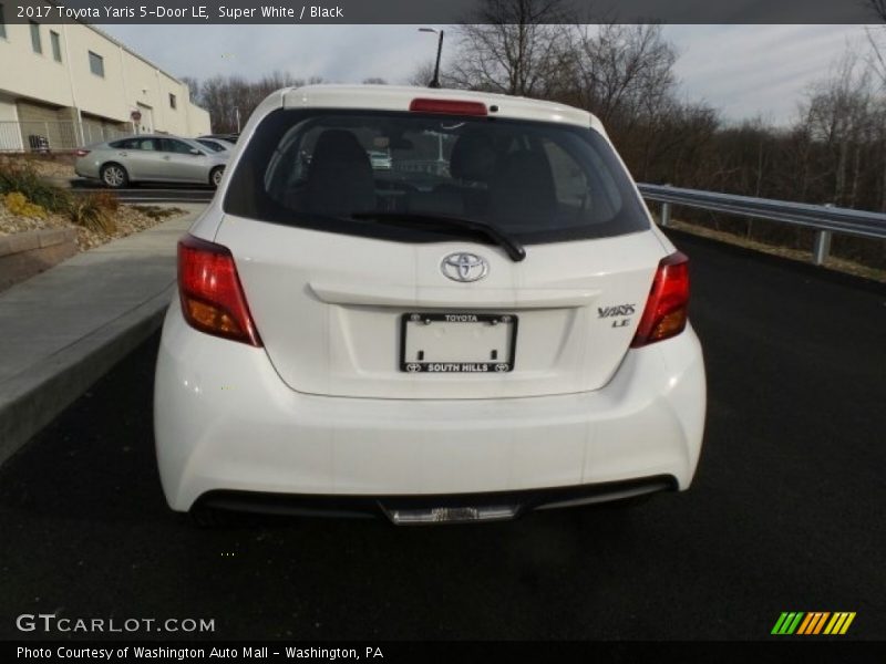 Super White / Black 2017 Toyota Yaris 5-Door LE
