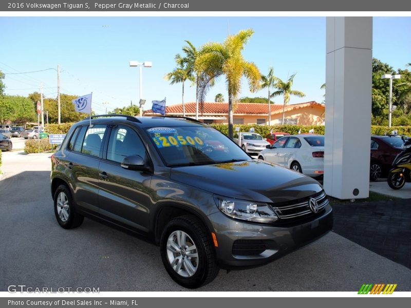 Pepper Gray Metallic / Charcoal 2016 Volkswagen Tiguan S