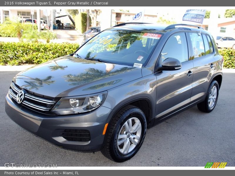 Pepper Gray Metallic / Charcoal 2016 Volkswagen Tiguan S