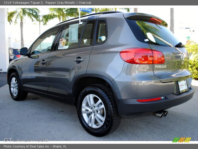 Pepper Gray Metallic / Charcoal 2016 Volkswagen Tiguan S