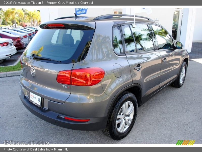 Pepper Gray Metallic / Charcoal 2016 Volkswagen Tiguan S