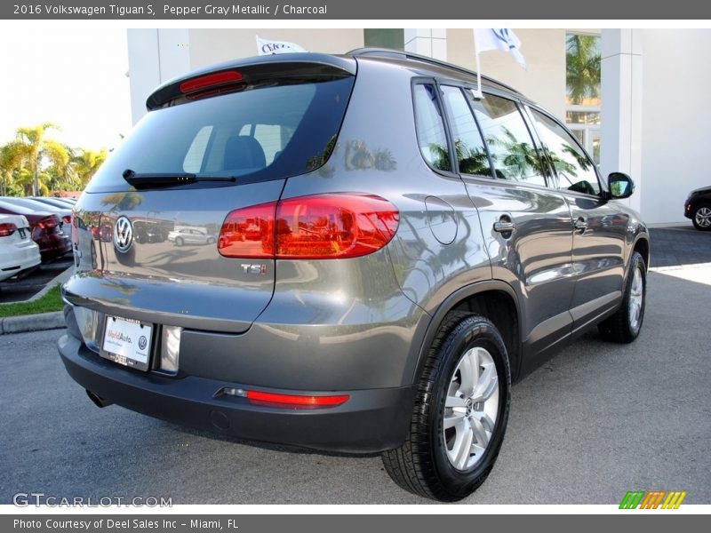 Pepper Gray Metallic / Charcoal 2016 Volkswagen Tiguan S