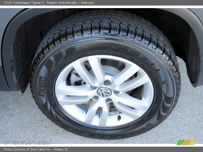 Pepper Gray Metallic / Charcoal 2016 Volkswagen Tiguan S