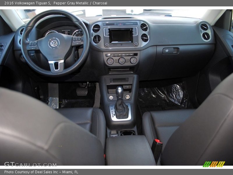 Pepper Gray Metallic / Charcoal 2016 Volkswagen Tiguan S
