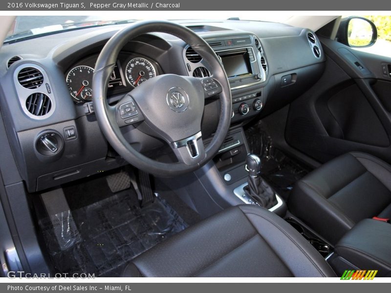 Pepper Gray Metallic / Charcoal 2016 Volkswagen Tiguan S