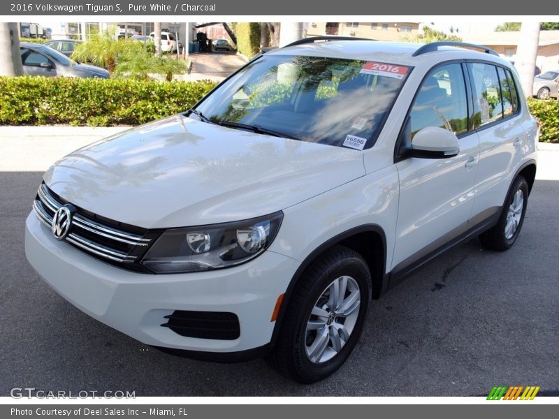 Pure White / Charcoal 2016 Volkswagen Tiguan S