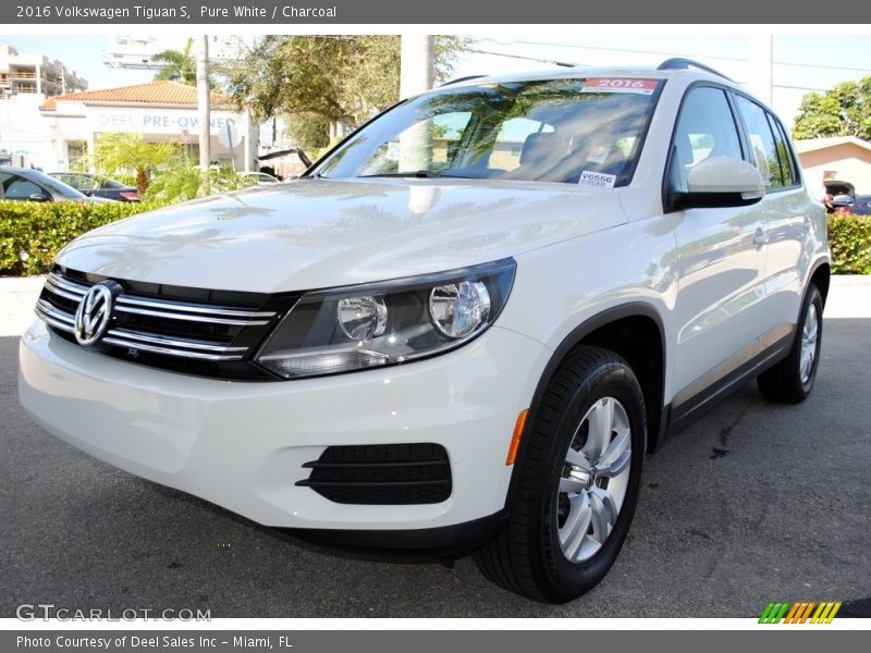Pure White / Charcoal 2016 Volkswagen Tiguan S