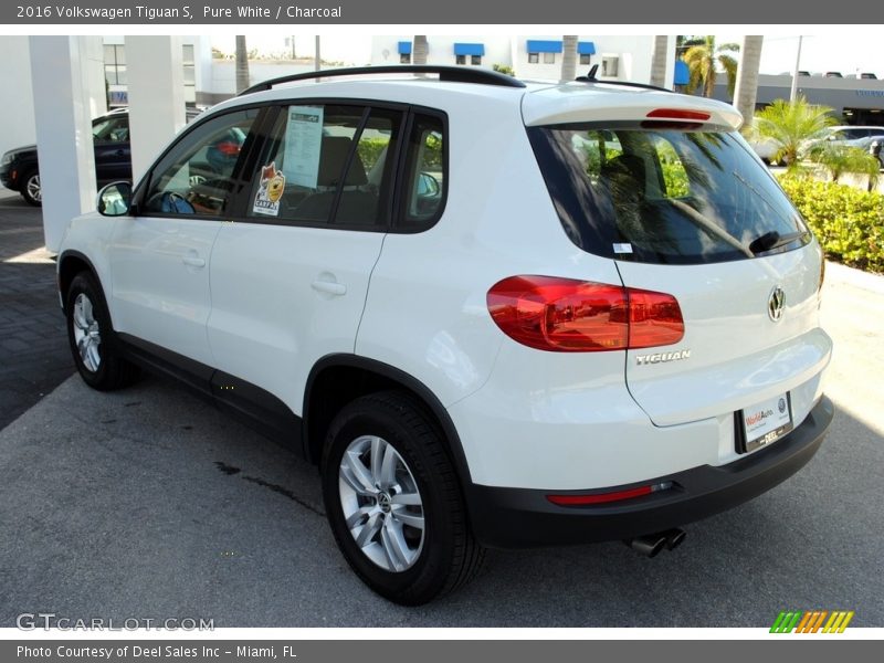 Pure White / Charcoal 2016 Volkswagen Tiguan S