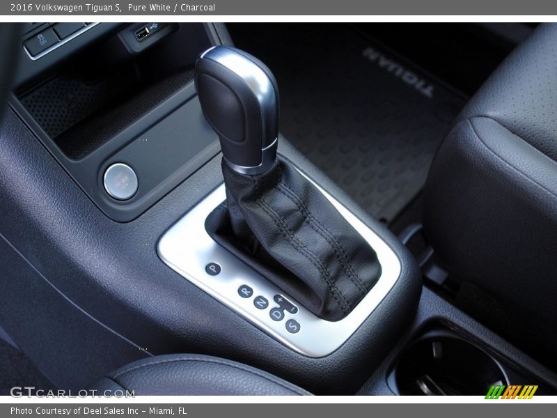 Pure White / Charcoal 2016 Volkswagen Tiguan S