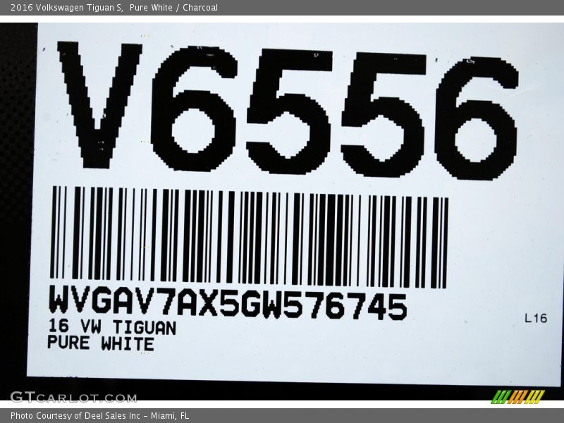 Pure White / Charcoal 2016 Volkswagen Tiguan S