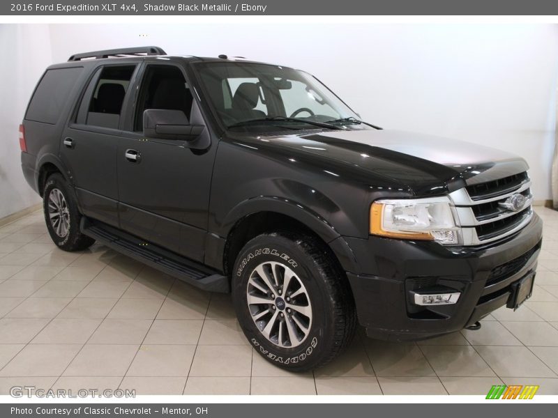 Front 3/4 View of 2016 Expedition XLT 4x4