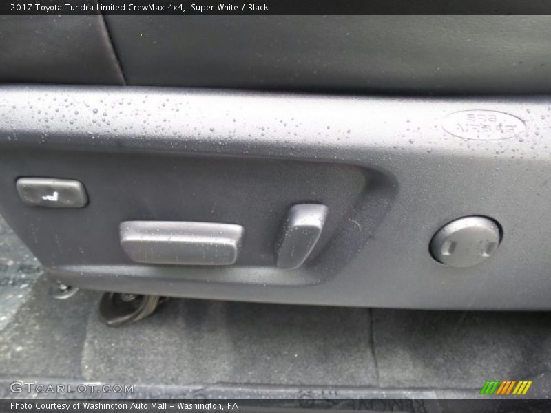 Super White / Black 2017 Toyota Tundra Limited CrewMax 4x4
