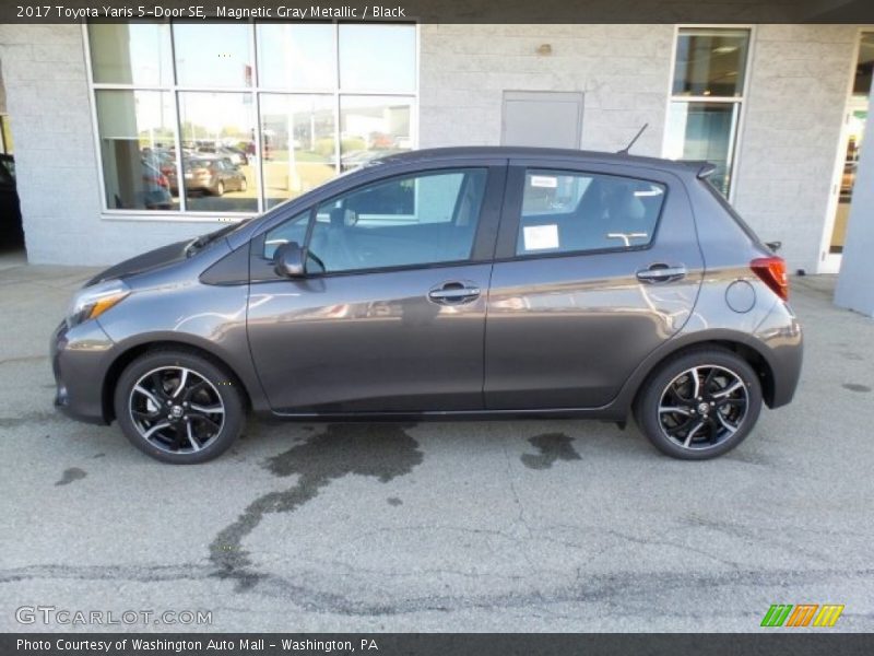 Magnetic Gray Metallic / Black 2017 Toyota Yaris 5-Door SE