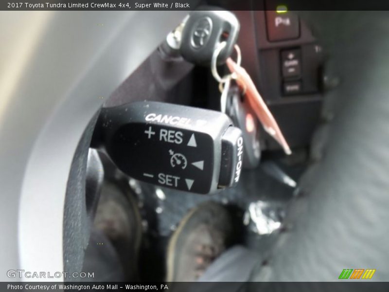 Super White / Black 2017 Toyota Tundra Limited CrewMax 4x4