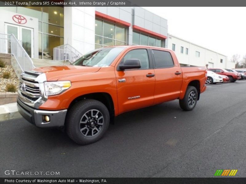 Front 3/4 View of 2017 Tundra SR5 CrewMax 4x4