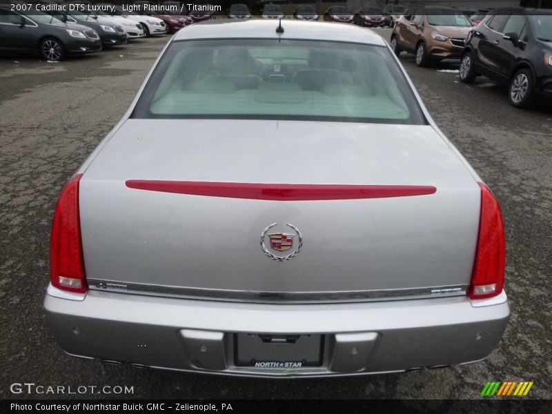 Light Platinum / Titanium 2007 Cadillac DTS Luxury