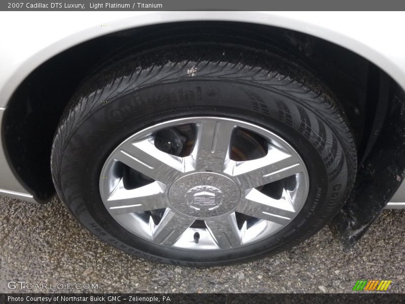 Light Platinum / Titanium 2007 Cadillac DTS Luxury