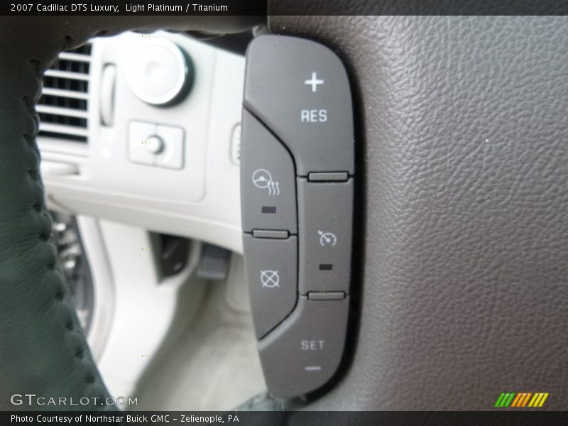 Light Platinum / Titanium 2007 Cadillac DTS Luxury