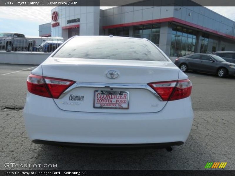 Super White / Ash 2017 Toyota Camry LE