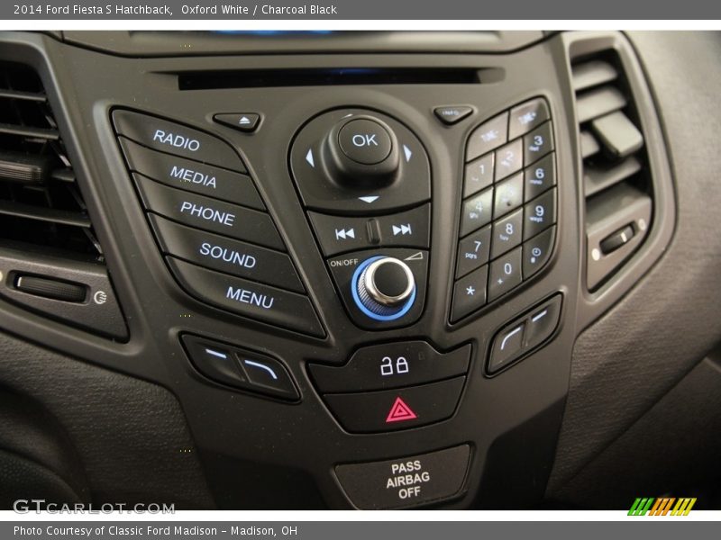 Oxford White / Charcoal Black 2014 Ford Fiesta S Hatchback