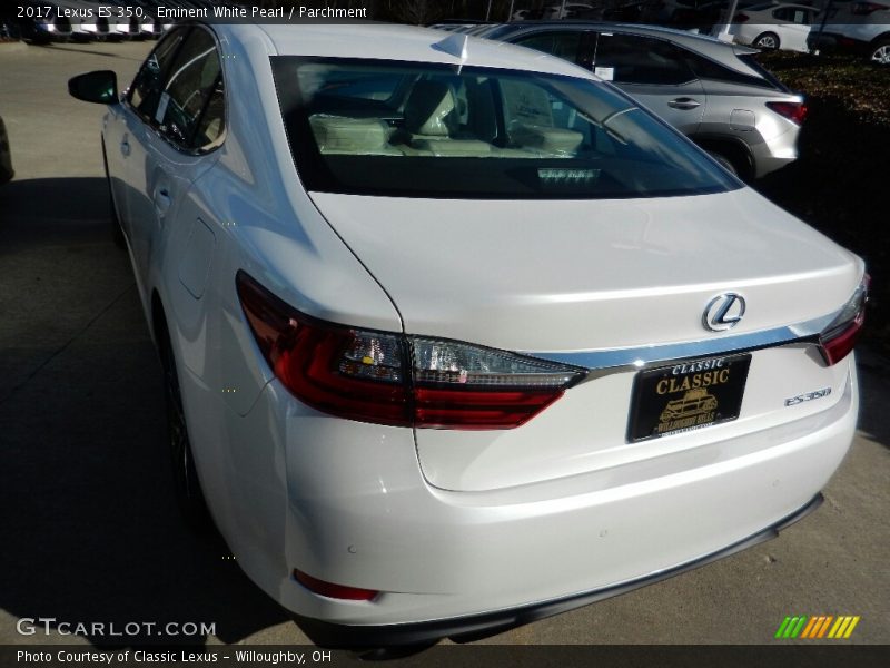 Eminent White Pearl / Parchment 2017 Lexus ES 350