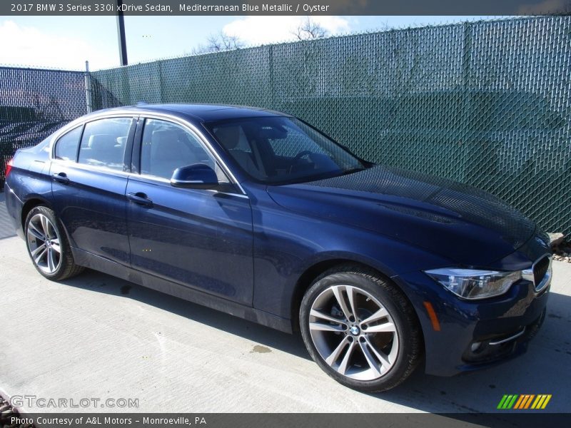 Front 3/4 View of 2017 3 Series 330i xDrive Sedan