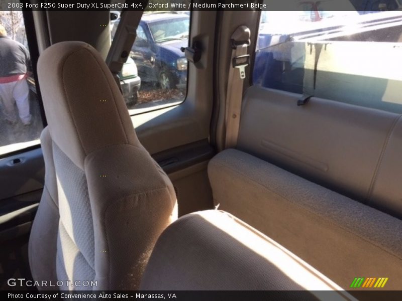 Oxford White / Medium Parchment Beige 2003 Ford F250 Super Duty XL SuperCab 4x4