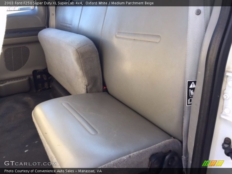 Oxford White / Medium Parchment Beige 2003 Ford F250 Super Duty XL SuperCab 4x4