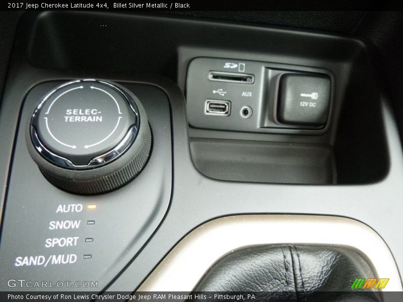 Billet Silver Metallic / Black 2017 Jeep Cherokee Latitude 4x4