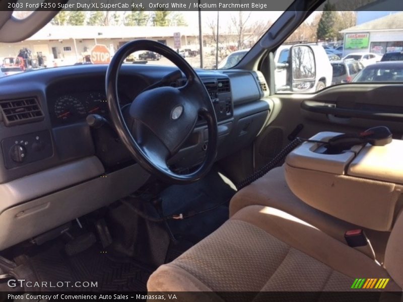 Oxford White / Medium Parchment Beige 2003 Ford F250 Super Duty XL SuperCab 4x4