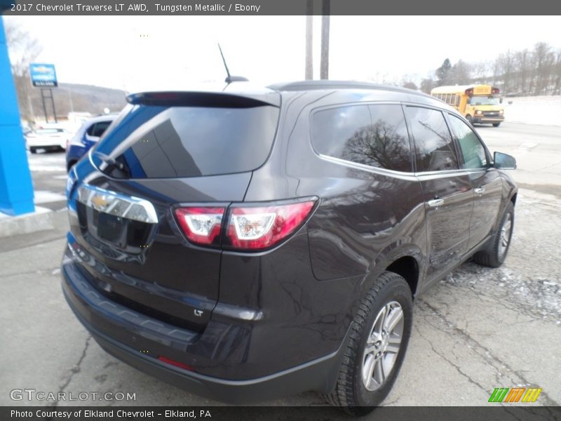 Tungsten Metallic / Ebony 2017 Chevrolet Traverse LT AWD