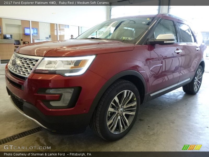 Front 3/4 View of 2017 Explorer Platinum 4WD