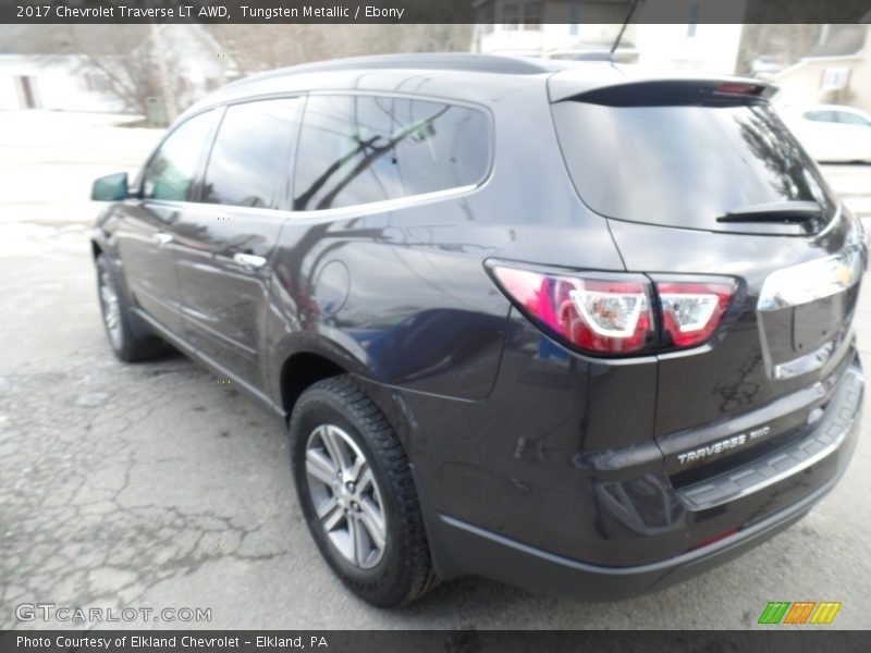 Tungsten Metallic / Ebony 2017 Chevrolet Traverse LT AWD